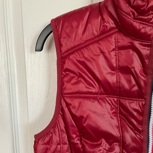 Tommy Hilfiger Puffer Vest - Picture 9 of 16